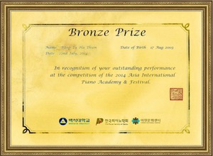 Ahe (10) wins a Bronze Prize at the 2014 Asia International Piano Academy & Festival in Cheonan, Korea