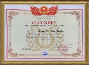 Ahe is awarded the prize of 'outstanding pupil' of the Vietnam National Academy of Music in Hanoi, the 6th award in a row