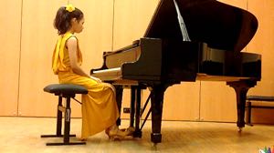 Ahe (13) took part in the FLAME Competition in Paris for the first time in July 2017. Her performance gave her a 1st (first) prize in the category 'Piano 10-13 years'. She plays the Glinka Variation on Alyabyev's Romance 'The Nightingale' and Sonata no.21 by Haydn.